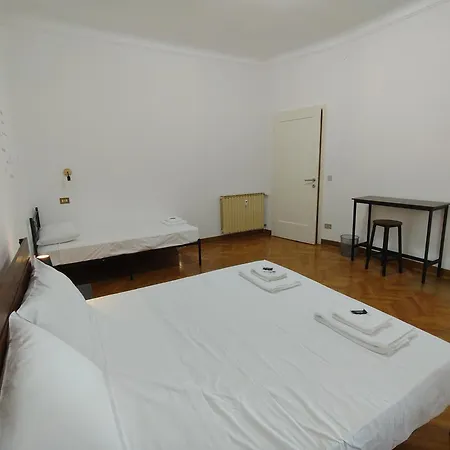 Апартаменти Dock Bay Hostel *