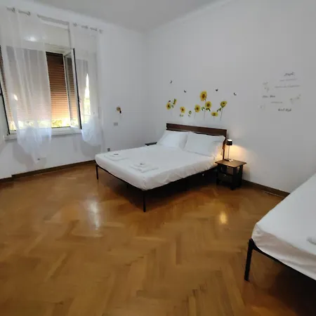 Dock Bay Hostel Трієст