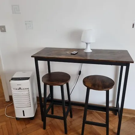 Dock Bay Hostel Апартаменти Трієст