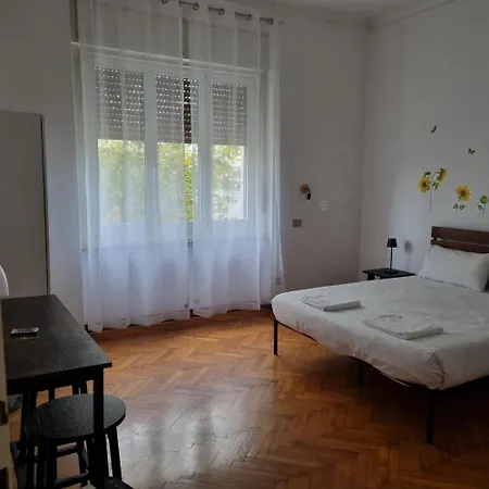 Dock Bay Hostel * Трієст