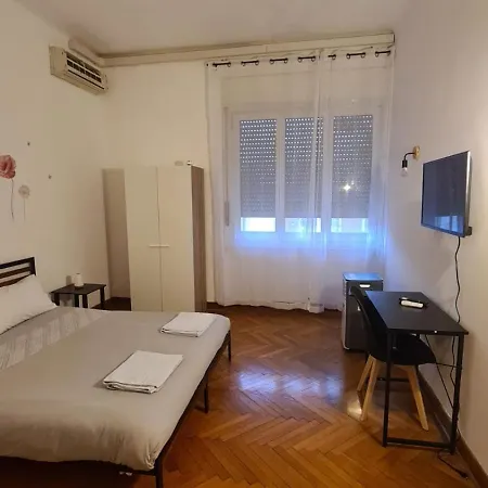 Апартаменти Dock Bay Hostel