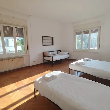 Dock Bay Hostel * Трієст