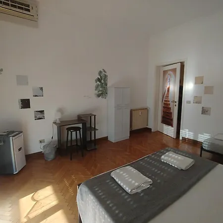 Апартаменти Dock Bay Hostel *