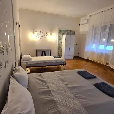 Апартаменти Dock Bay Hostel