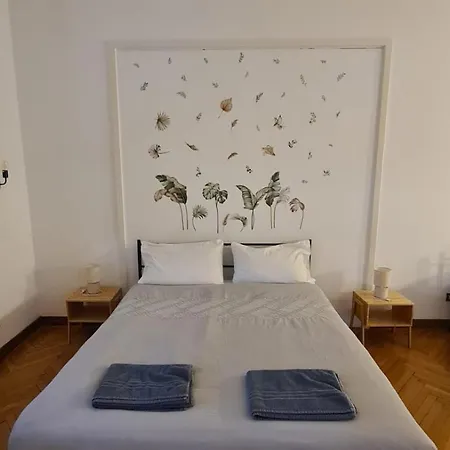 Апартаменти Dock Bay Hostel