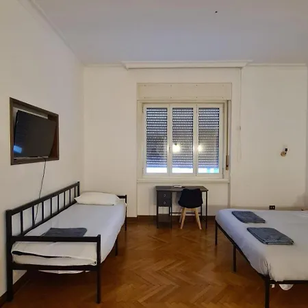 Dock Bay Hostel Апартаменти Трієст